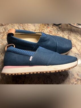 Size 7.5- TOMS Women's Alpargata Resident 2.0 slip-on sneakers in blue